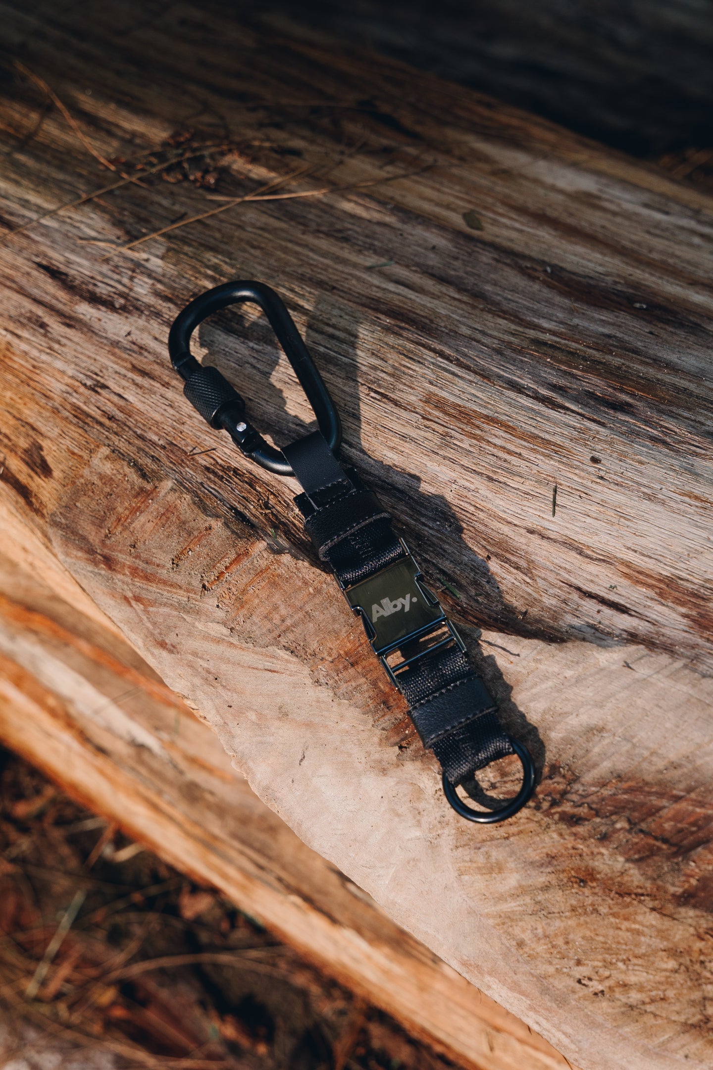 Yagai Carabiner Keychain – Everyday Outdoor Essential