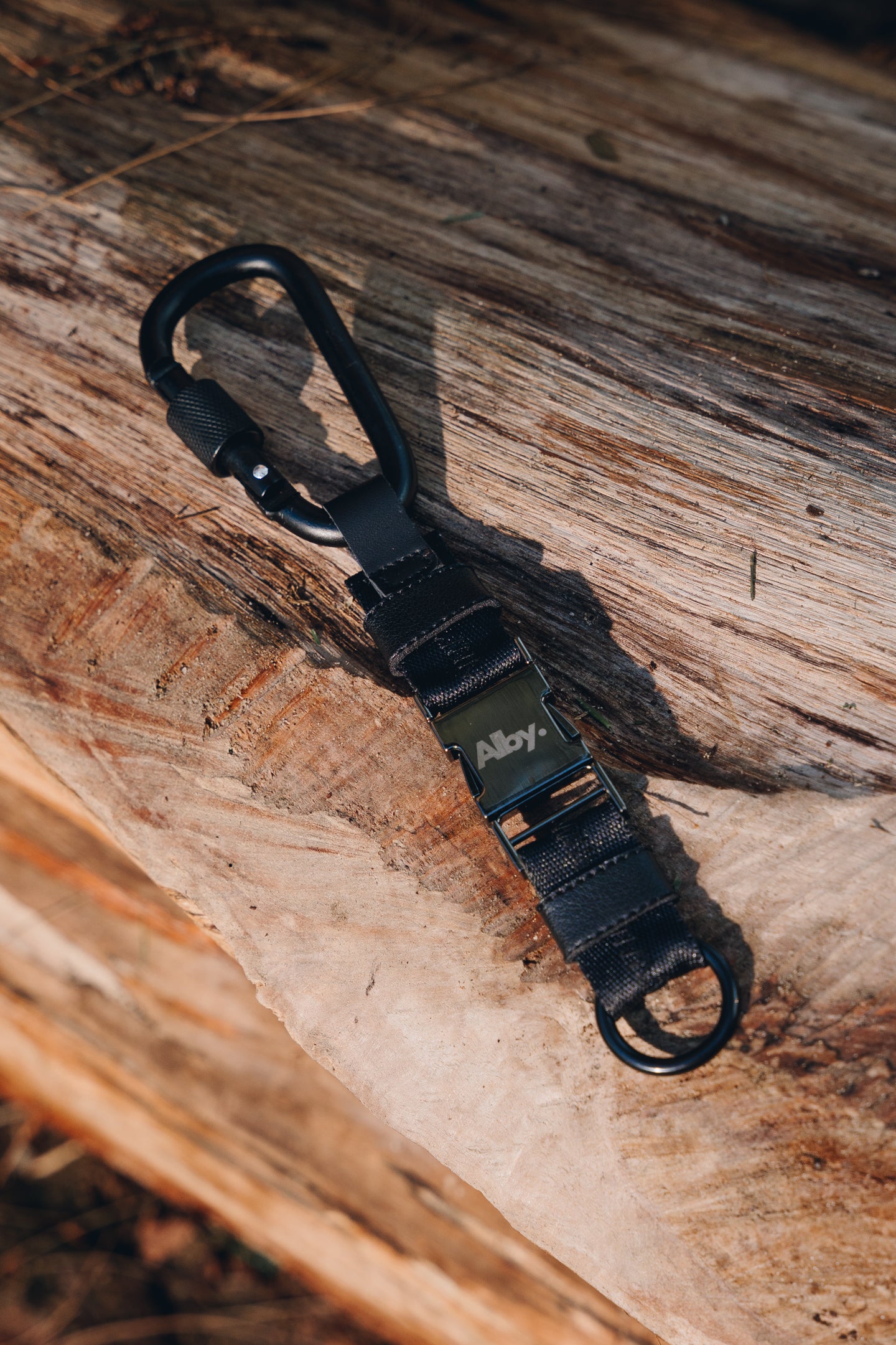 Yagai Carabiner Keychain – Everyday Outdoor Essential